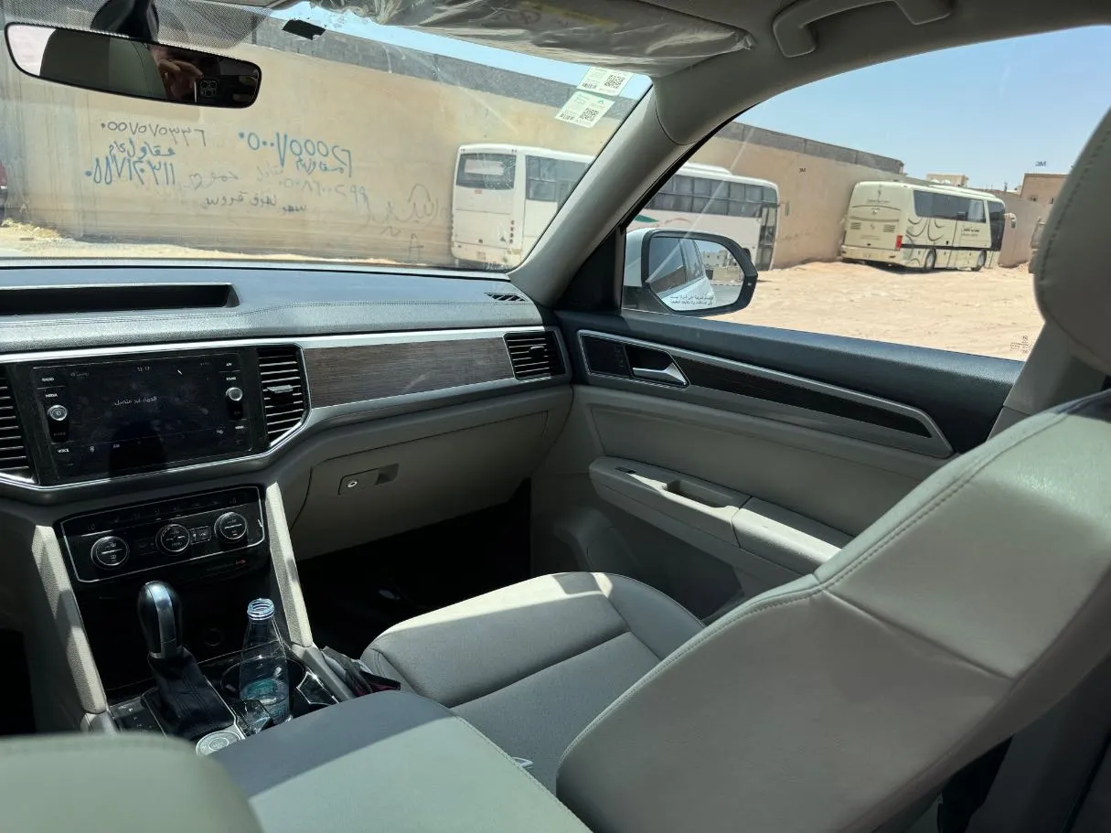 Car image 27