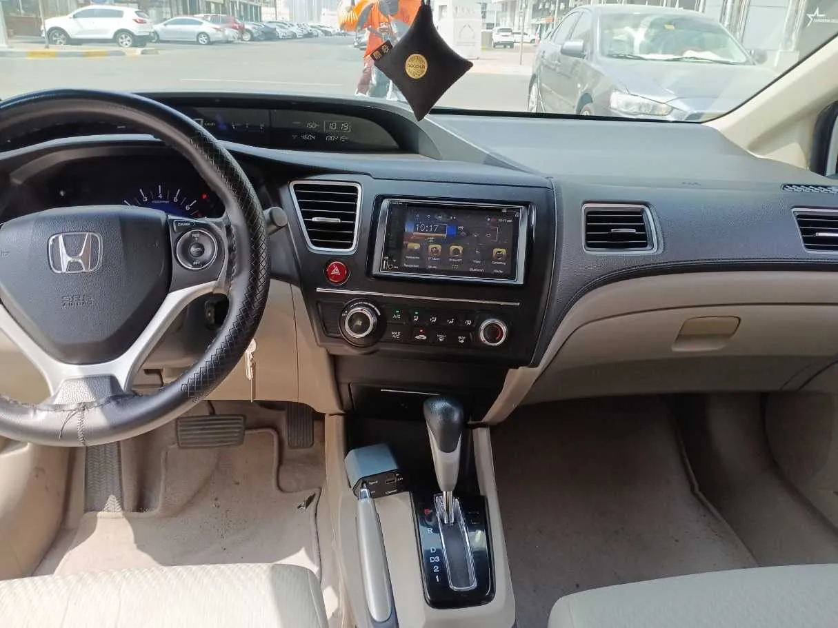 Car image 17