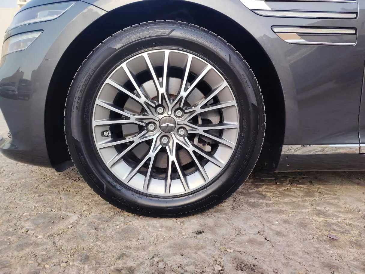 Car image 11