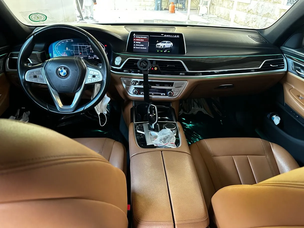 Car image 15