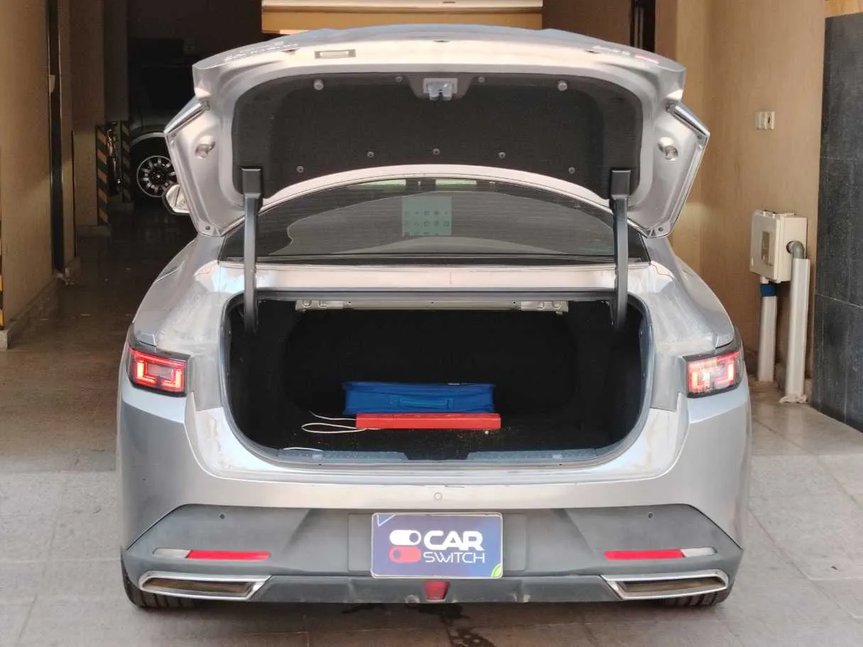 Car image 26