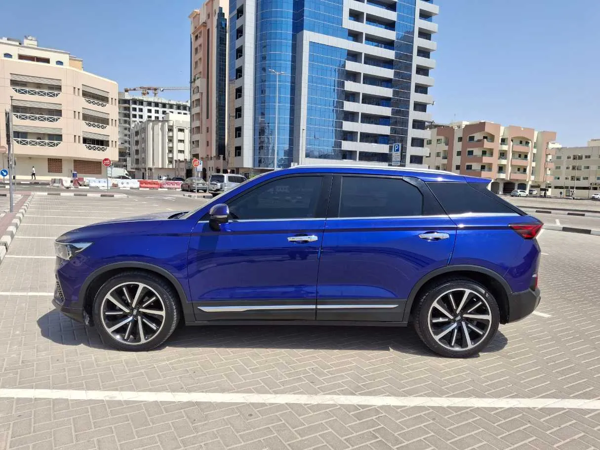 Car image 8