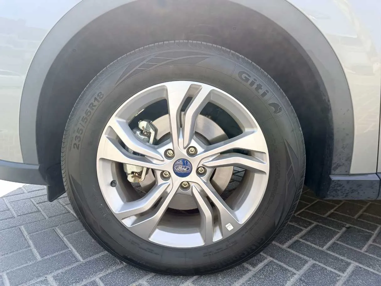 Car image 10