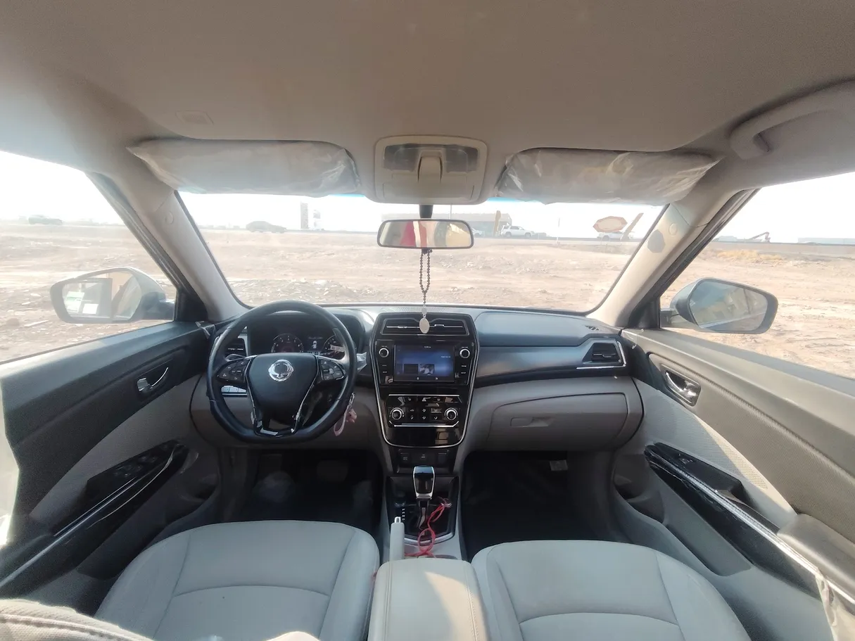 Car image 18