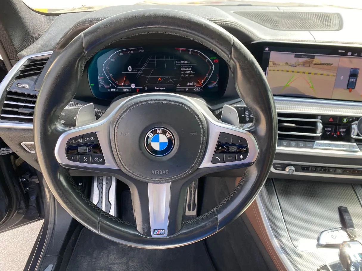 Car image 19