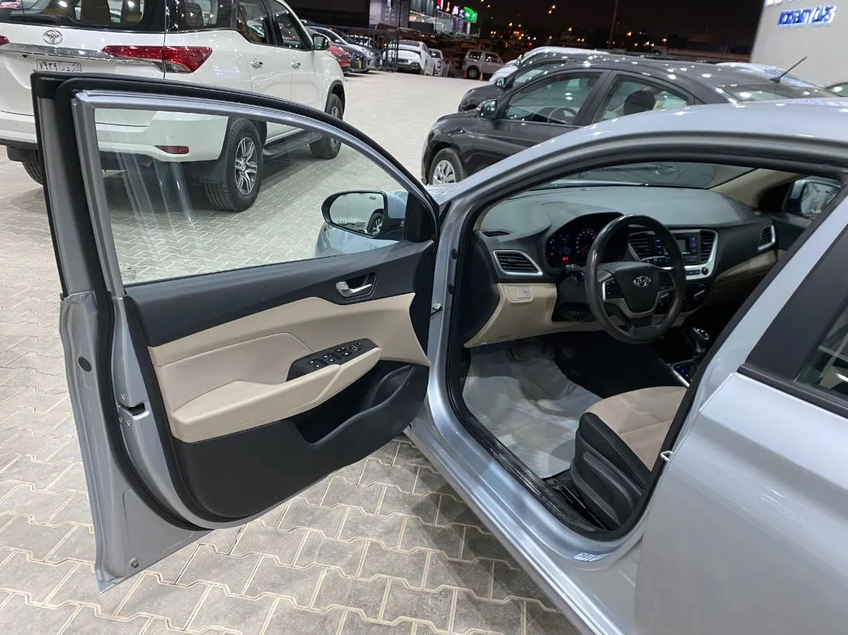 Car image 8
