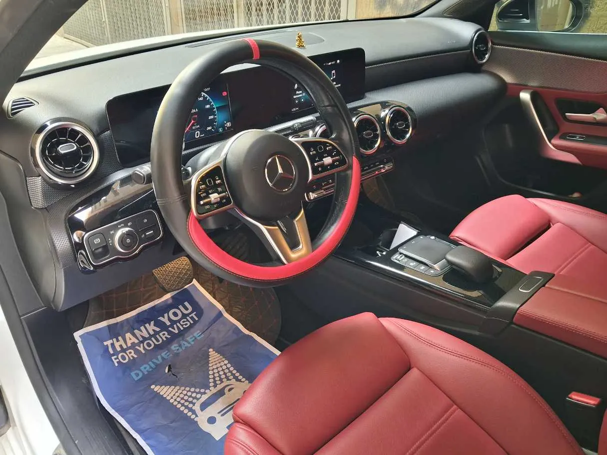 Car image 10