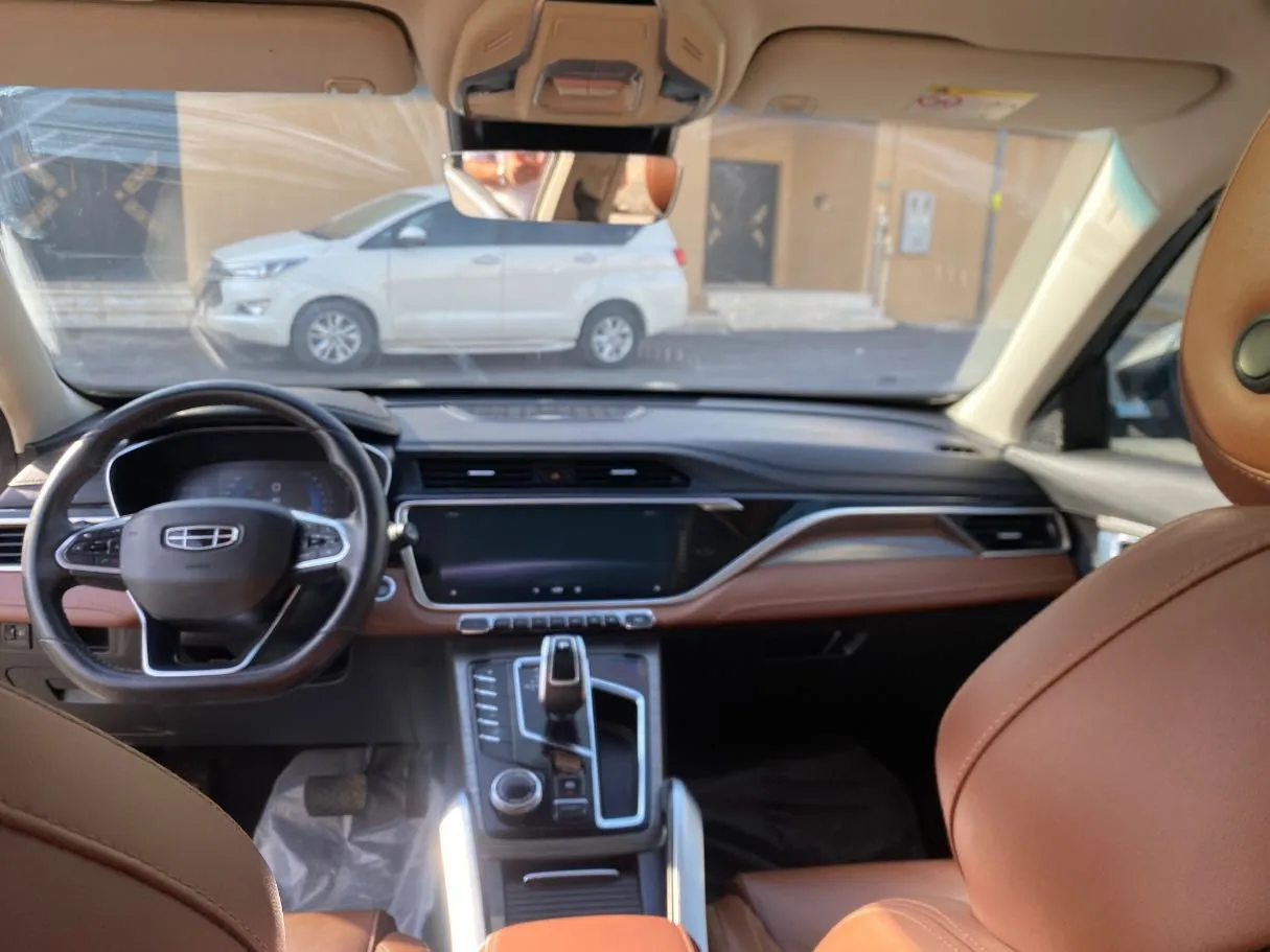 Car image 14