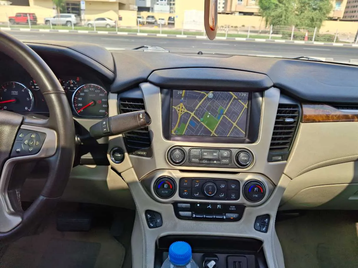 Car image 16