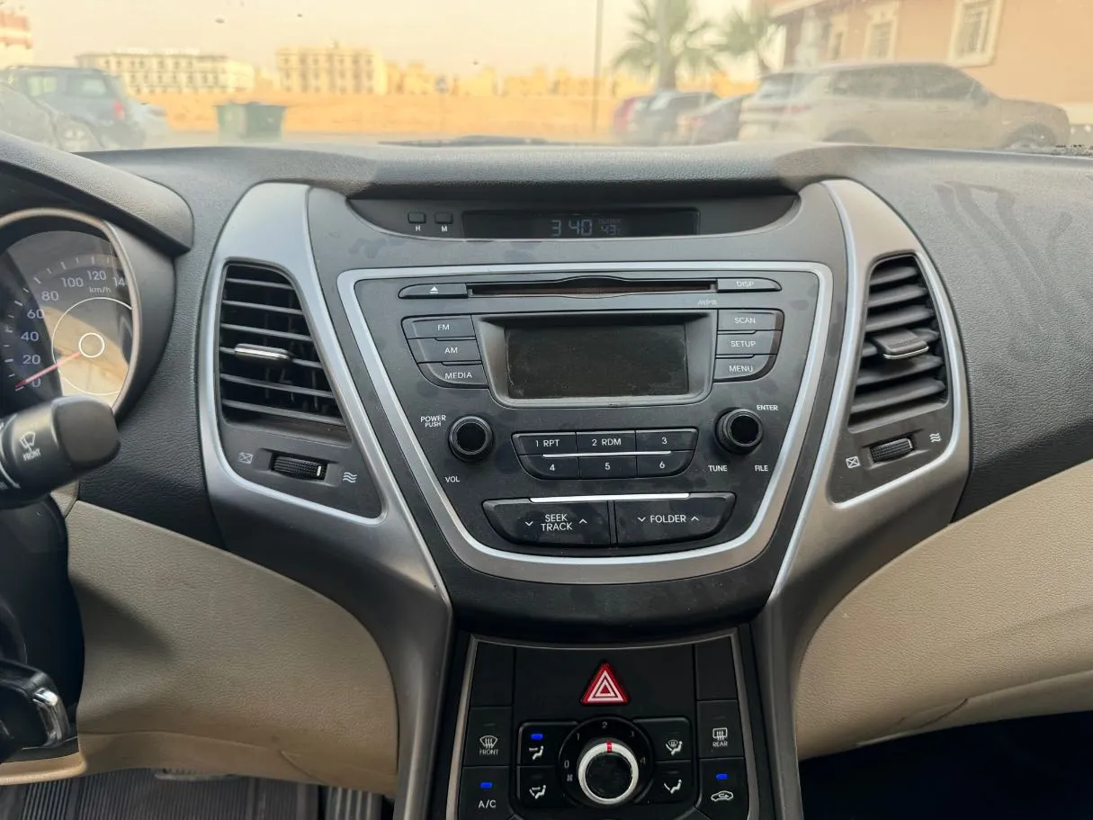 Car image 17