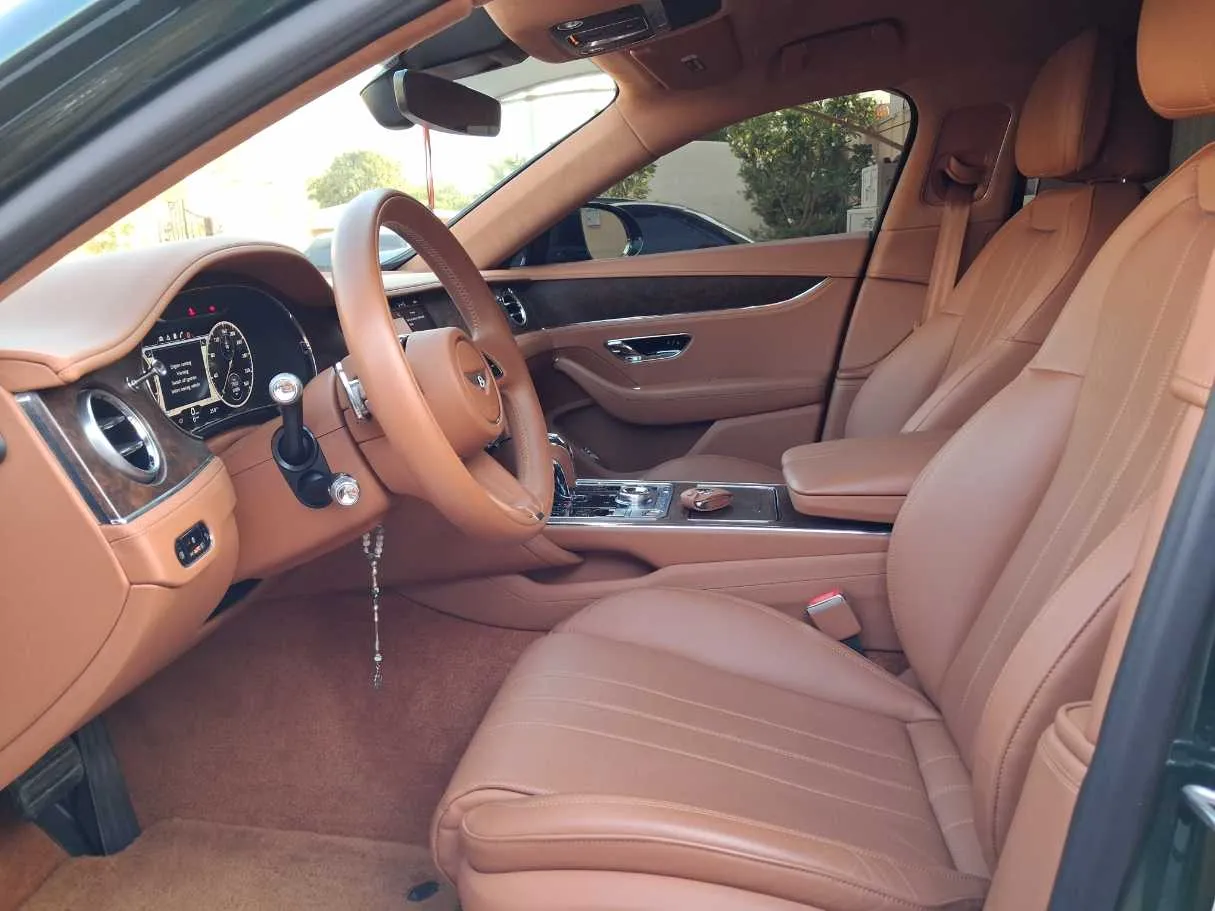 Car image 13