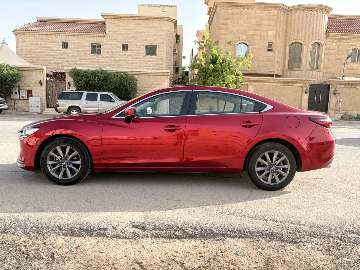 Car image 8