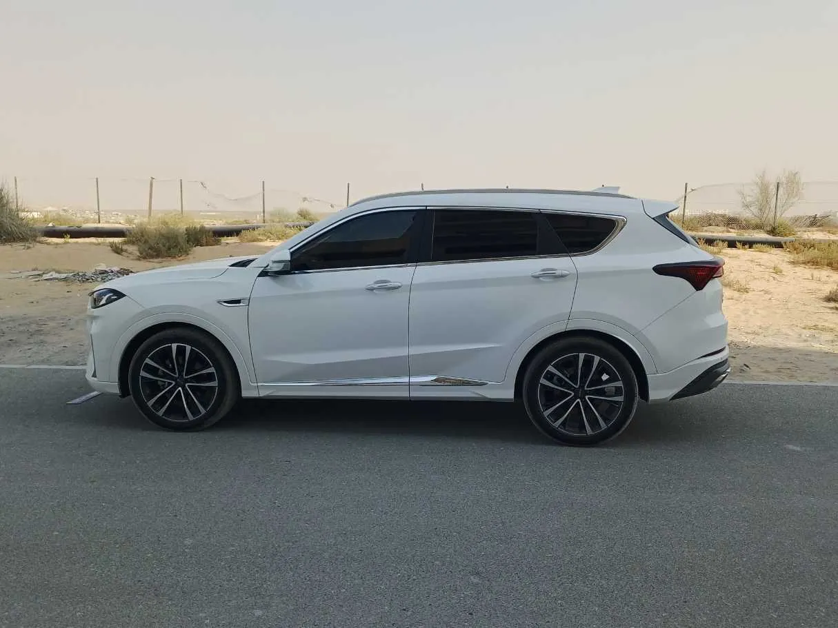 Car image 8