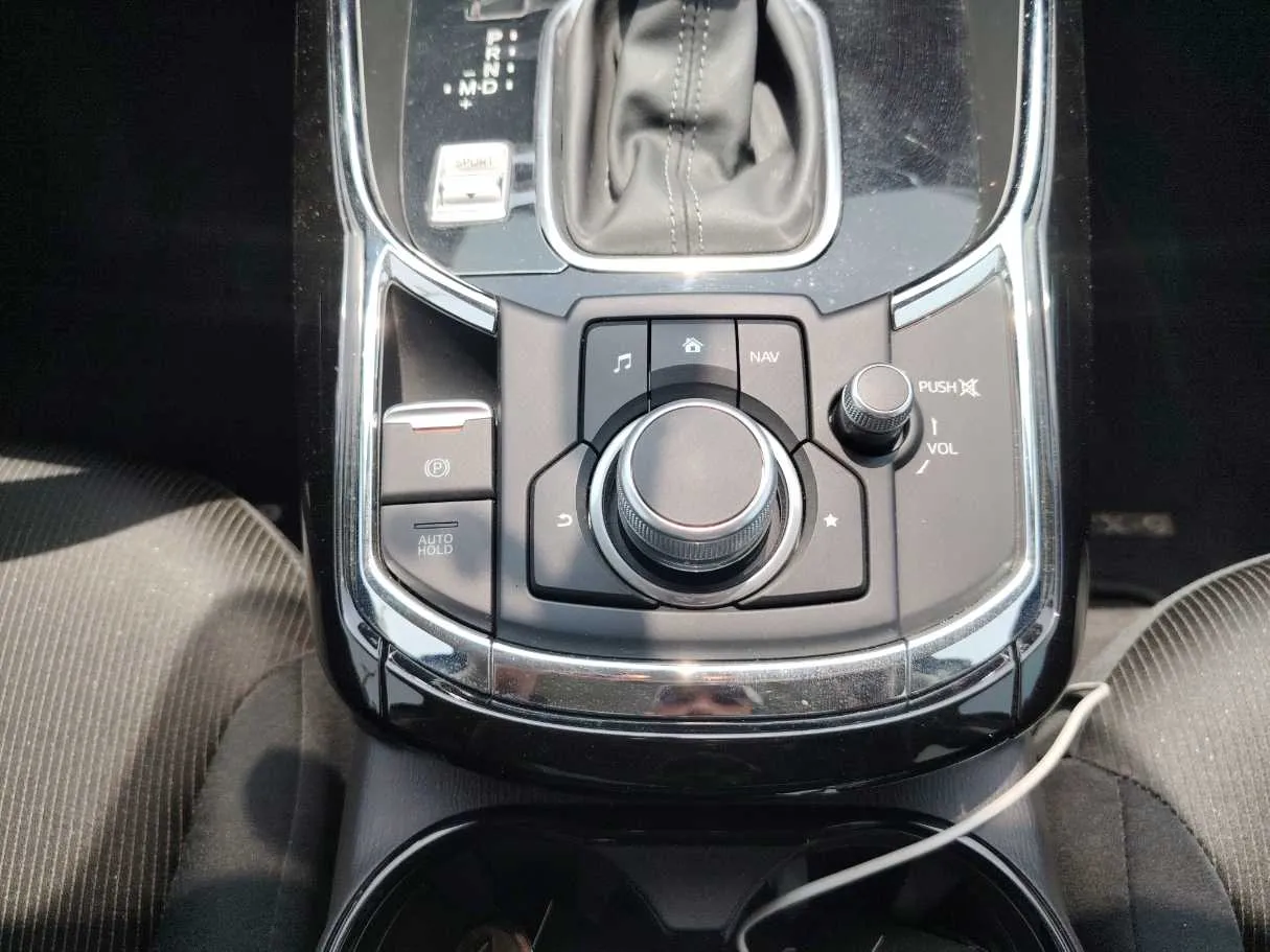 Car image 19