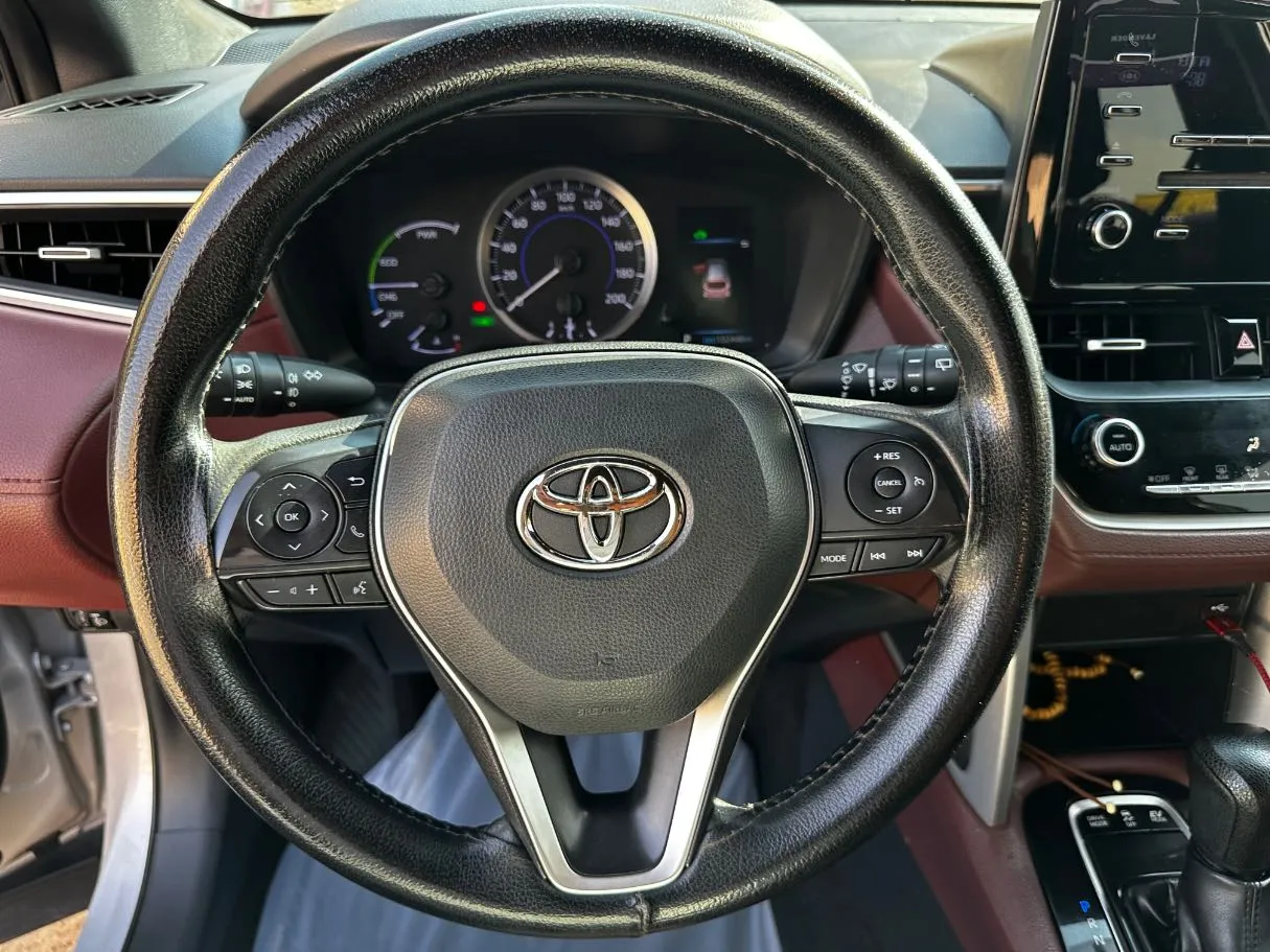 Car image 19