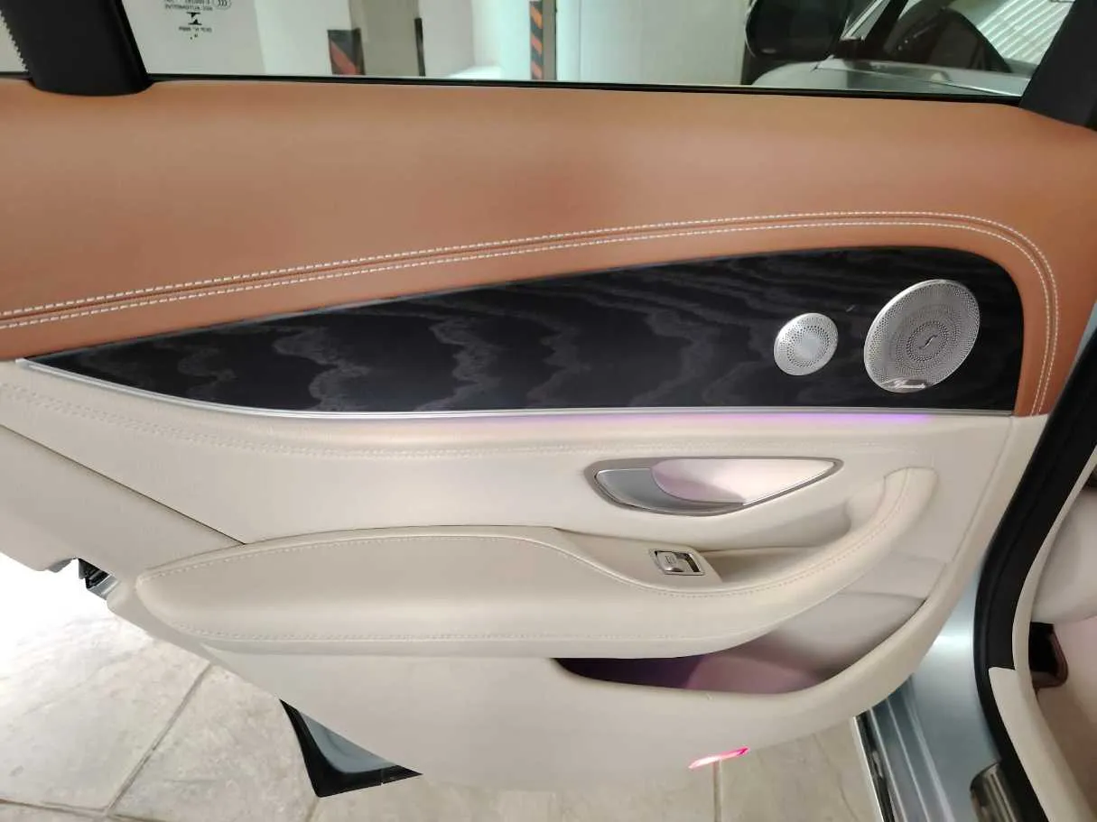 Car image 30