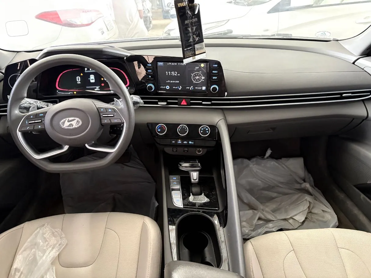 Car image 18