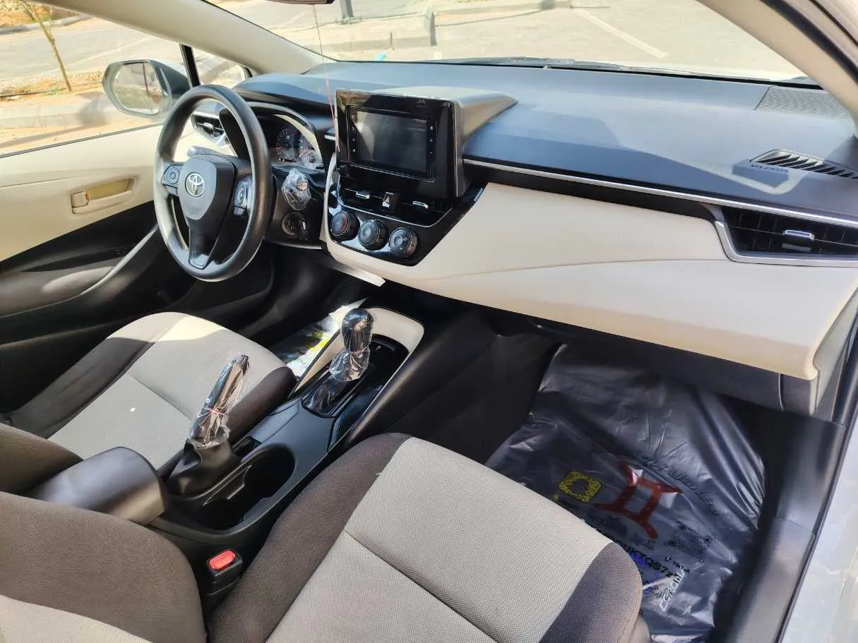 Car image 14