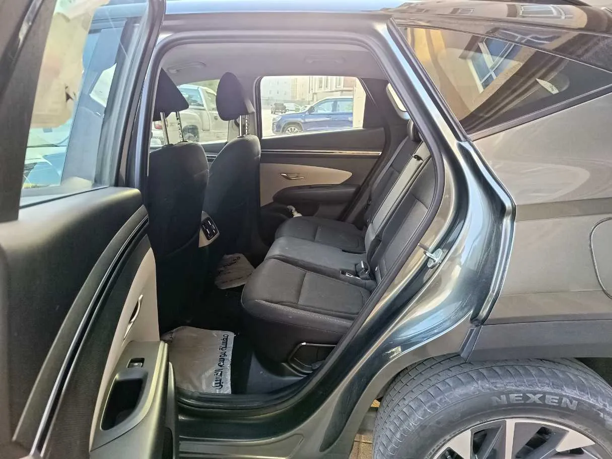 Car image 20