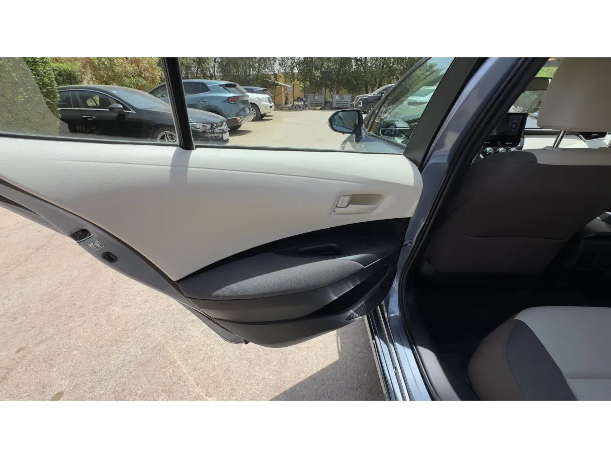 Car image 11