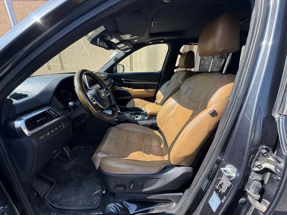 Car image 11