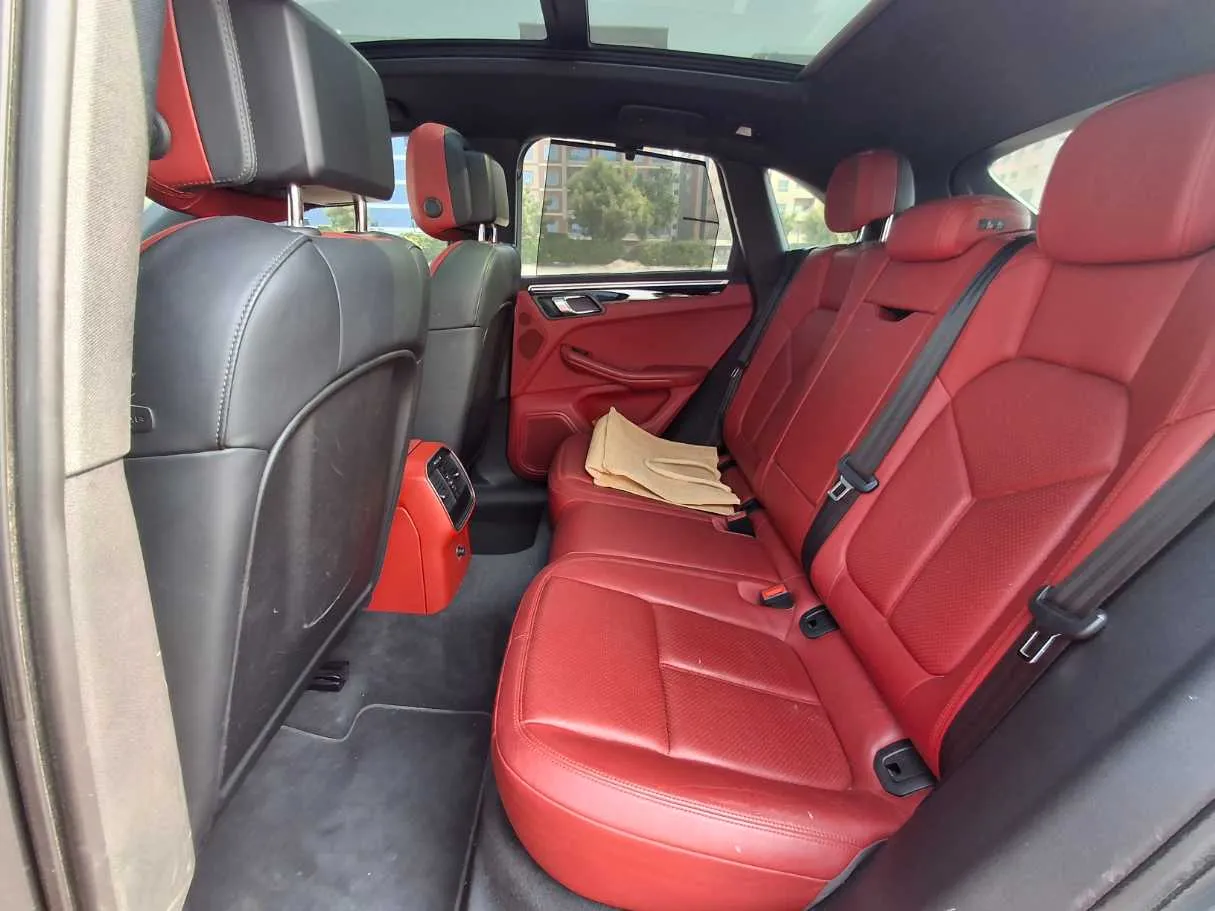 Car image 13