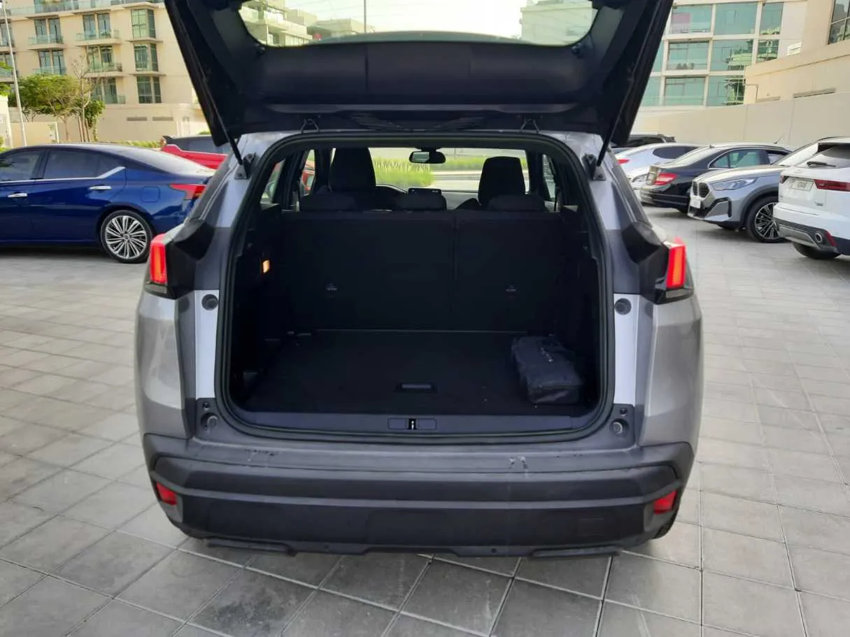 Car image 19