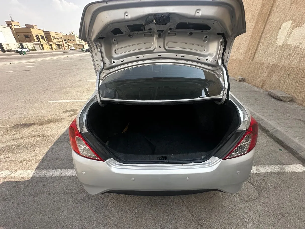 Car image 24