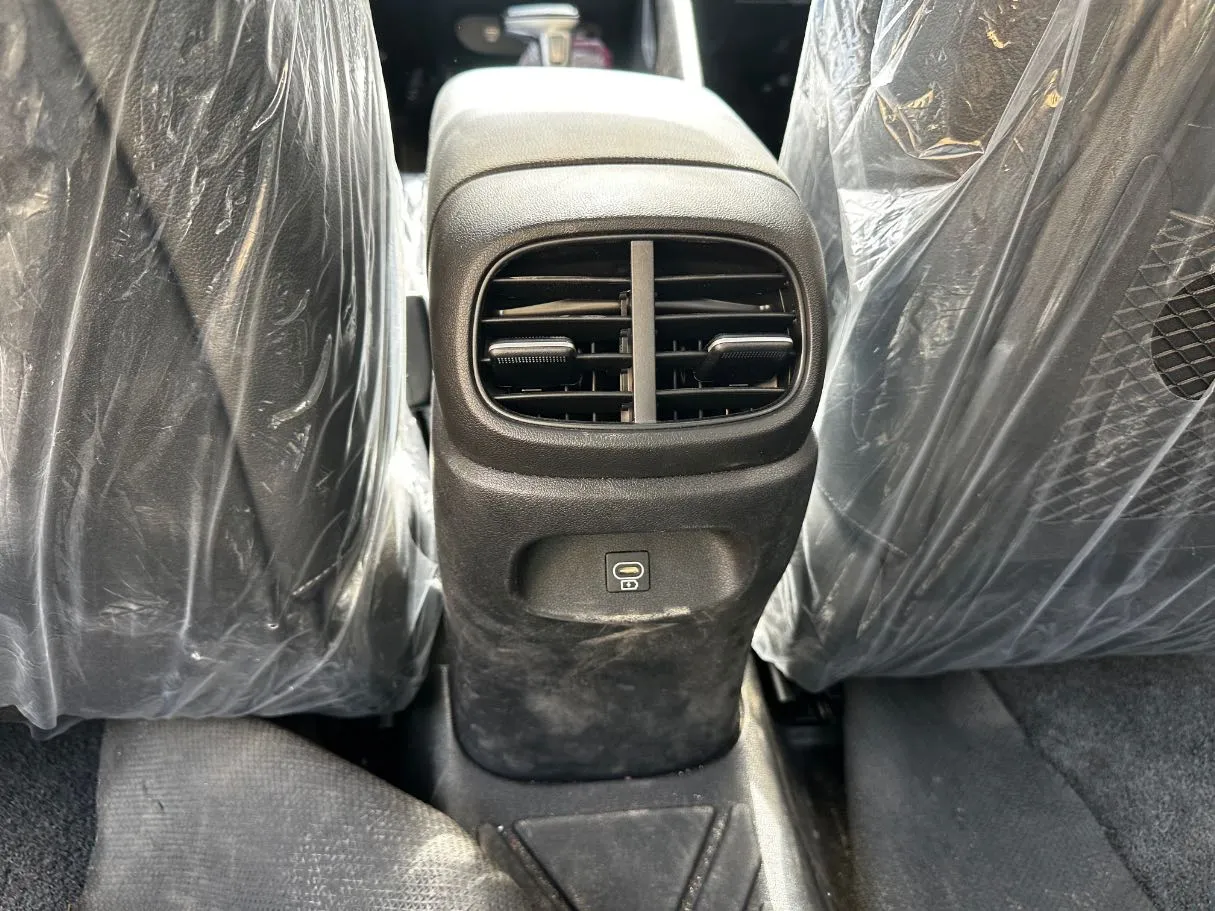 Car image 25