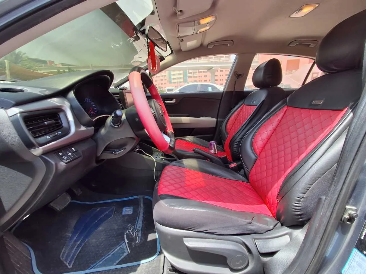 Car image 12
