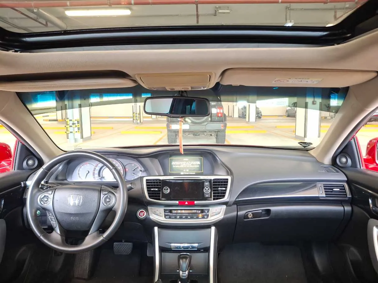 Car image 17