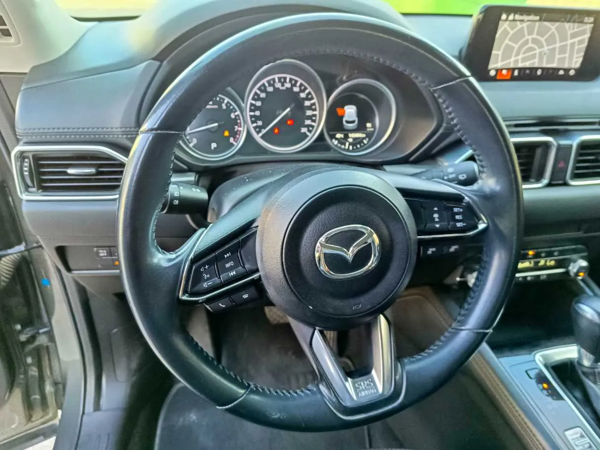 Car image 27
