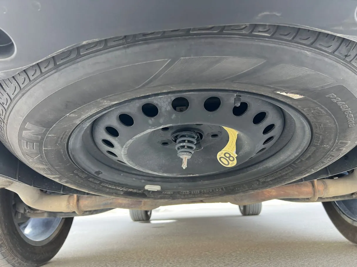Car image 30