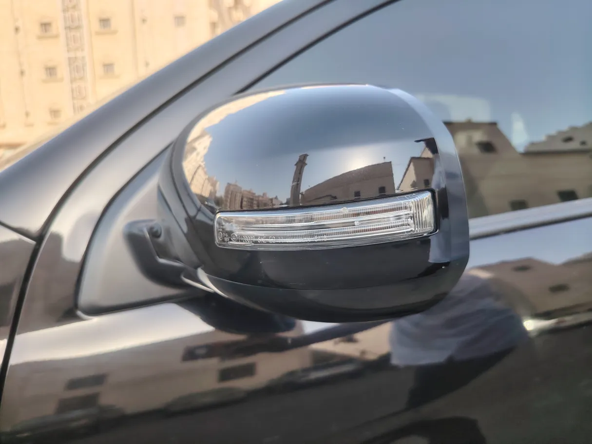 Car image 25