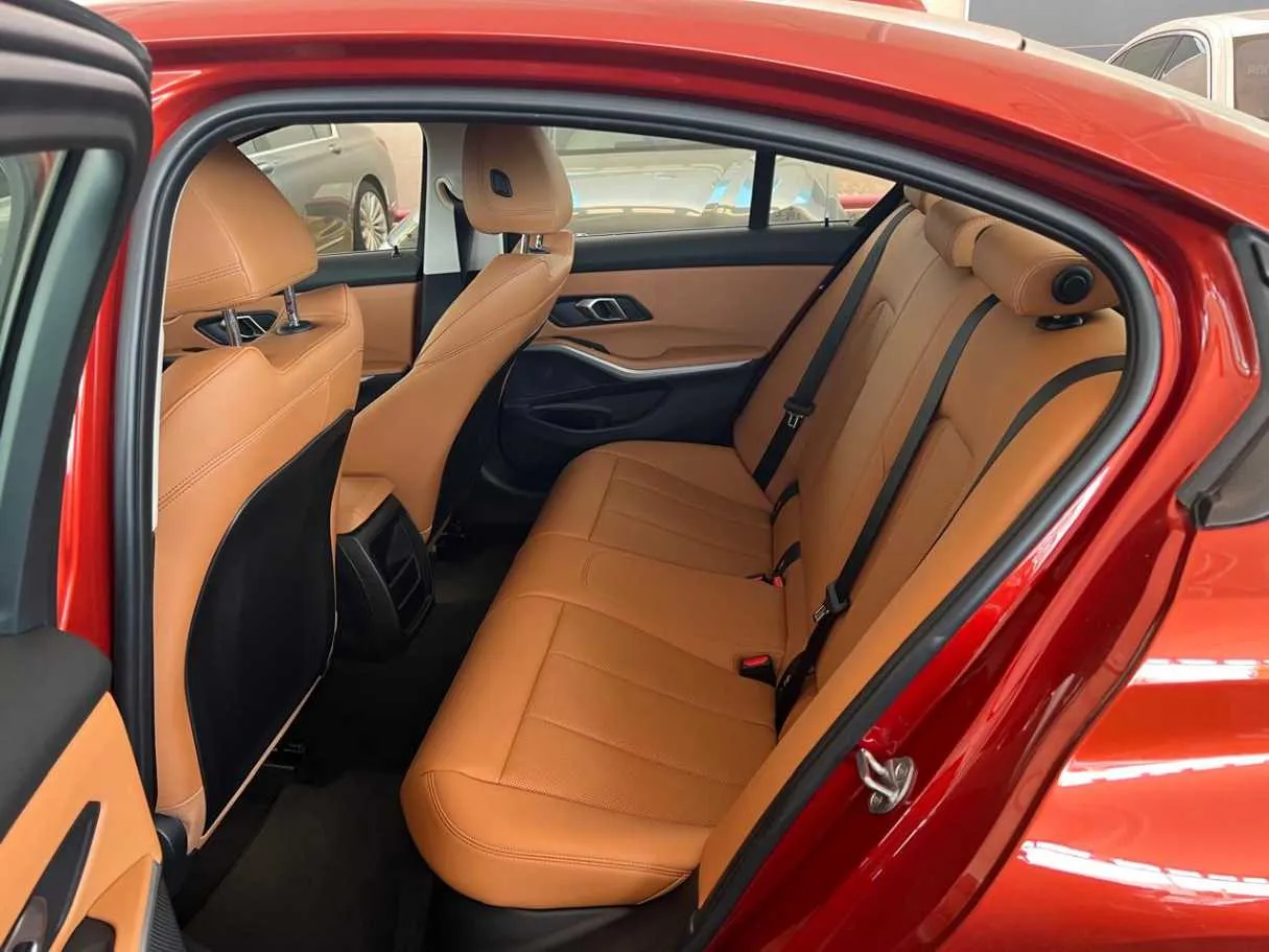 Car image 23
