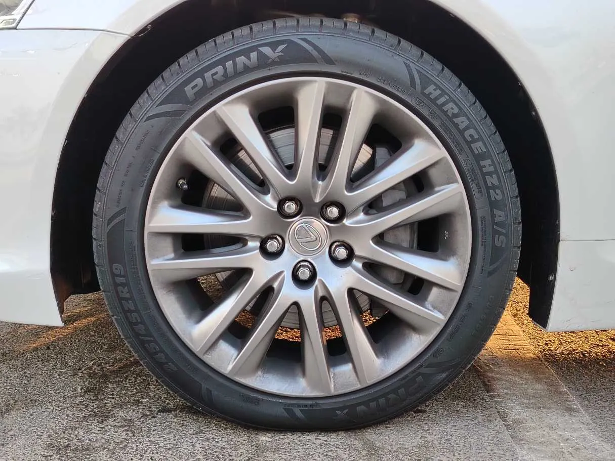 Car image 10