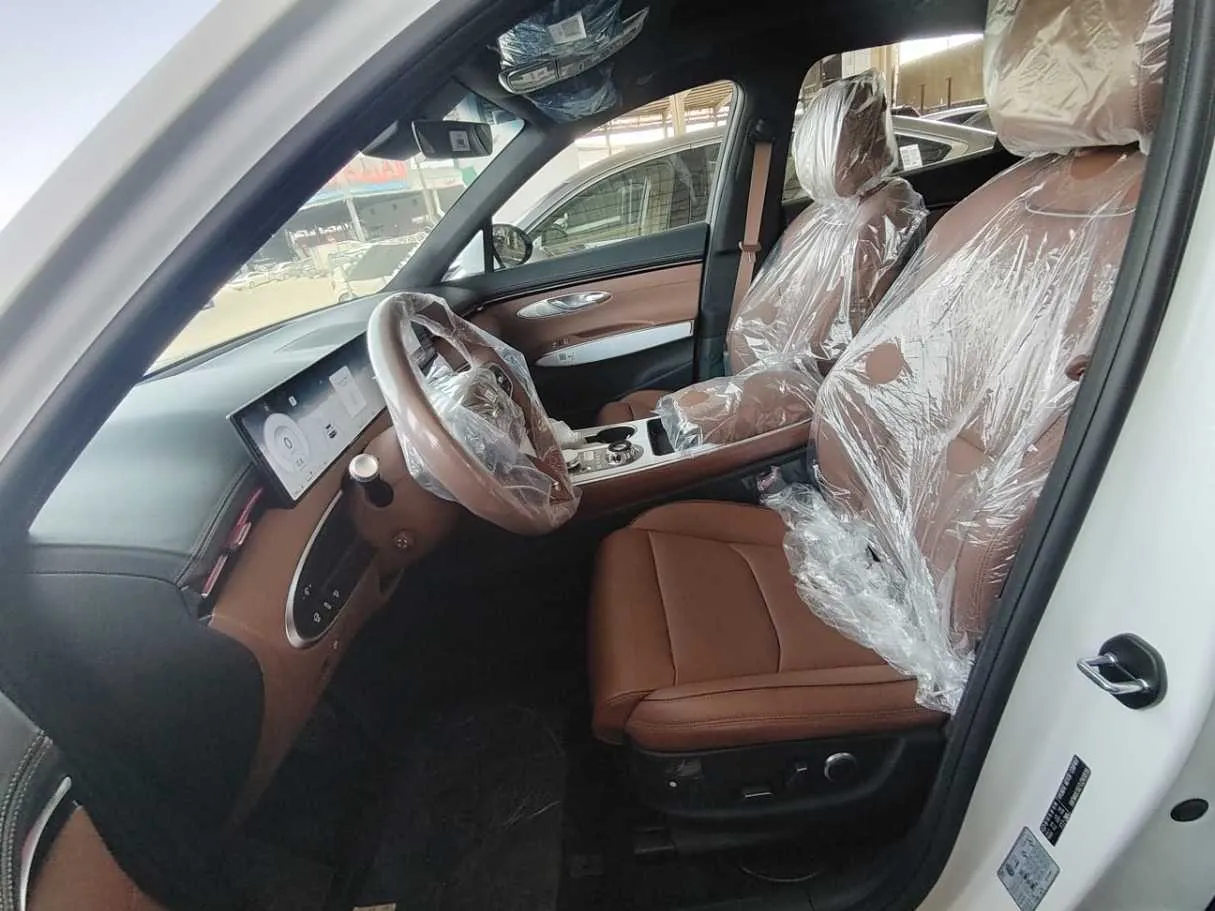 Car image 16