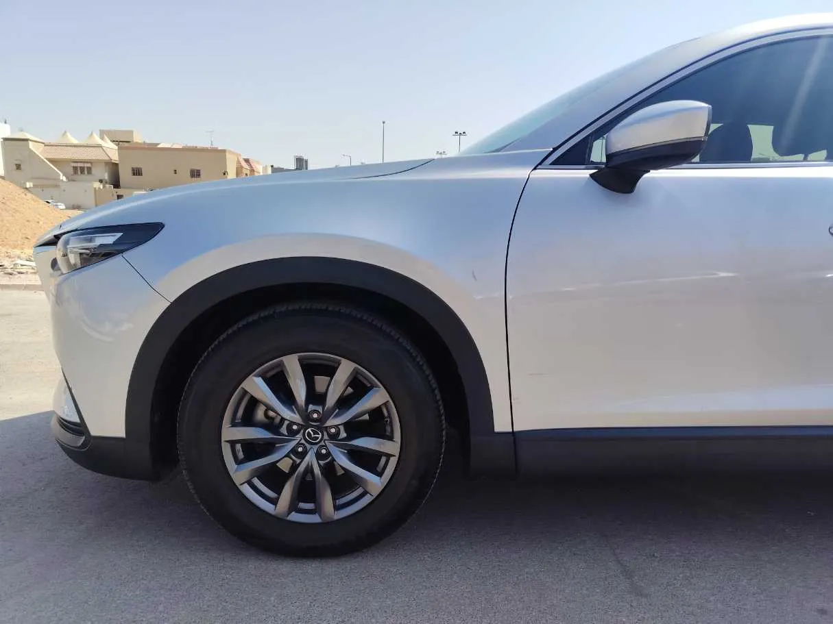 Car image 9