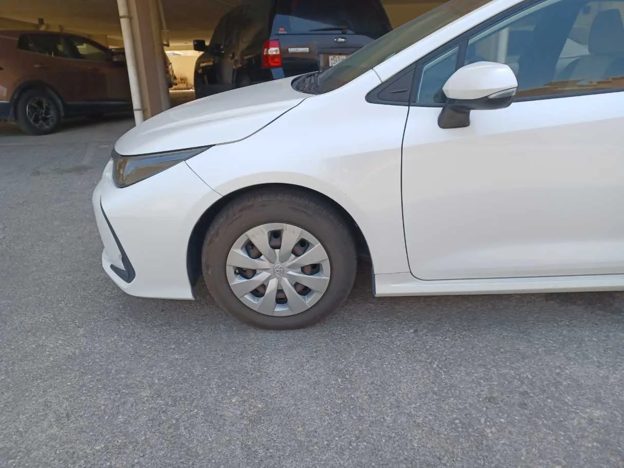 Car image 9