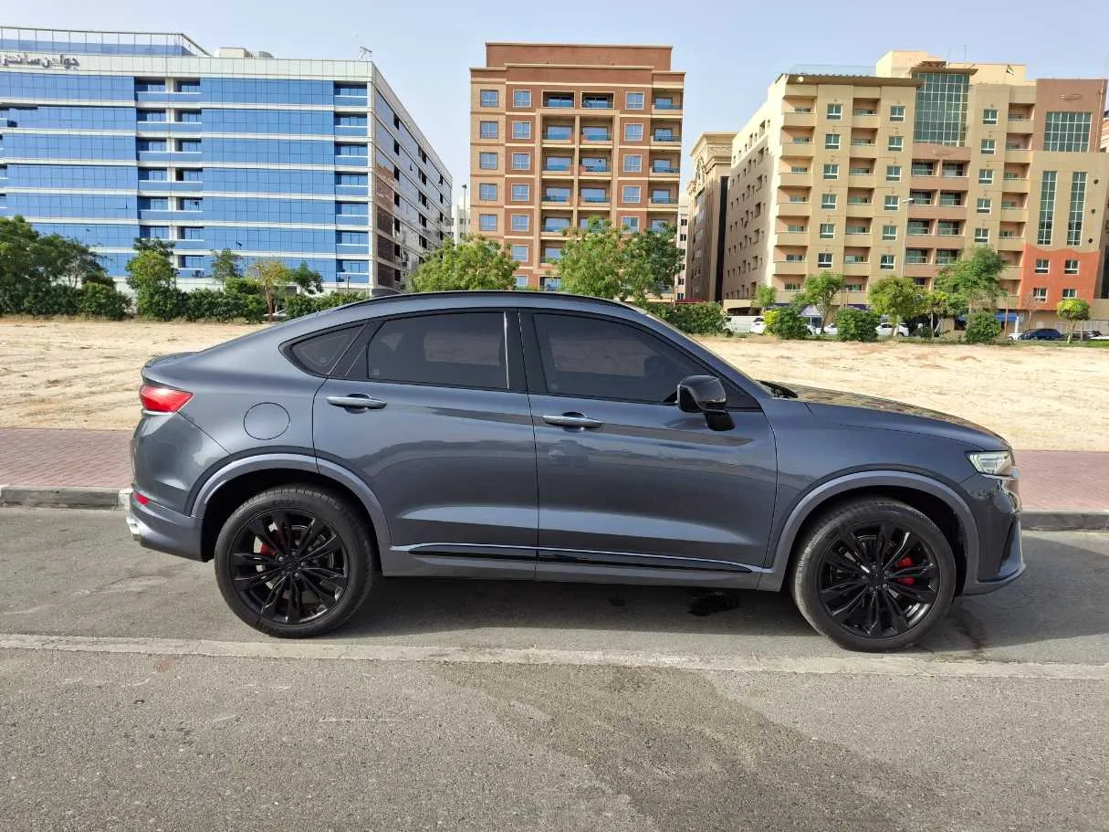 Car image 8