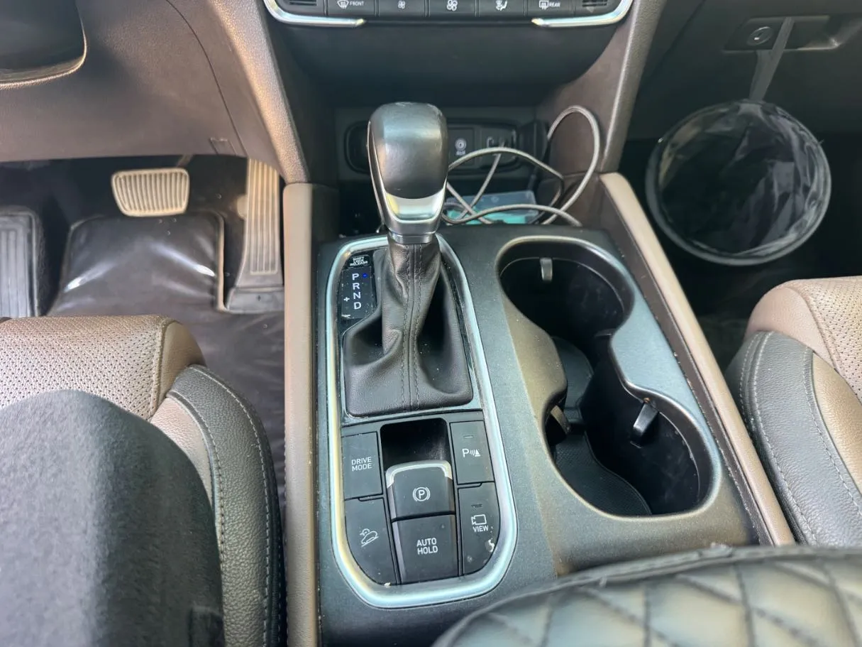 Car image 15