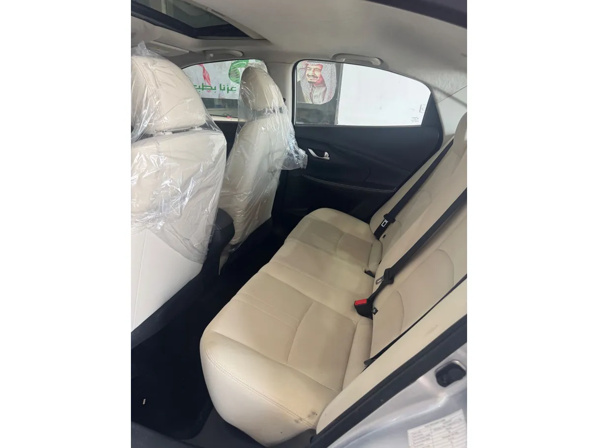 Car image 13