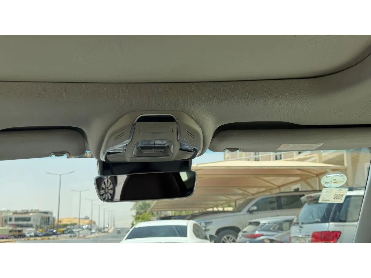 Car image 25