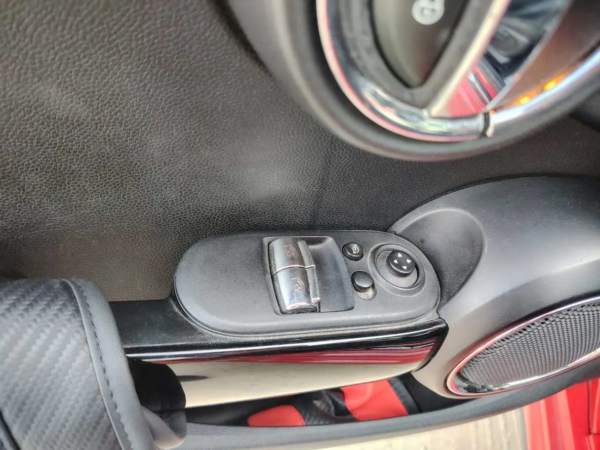 Car image 36