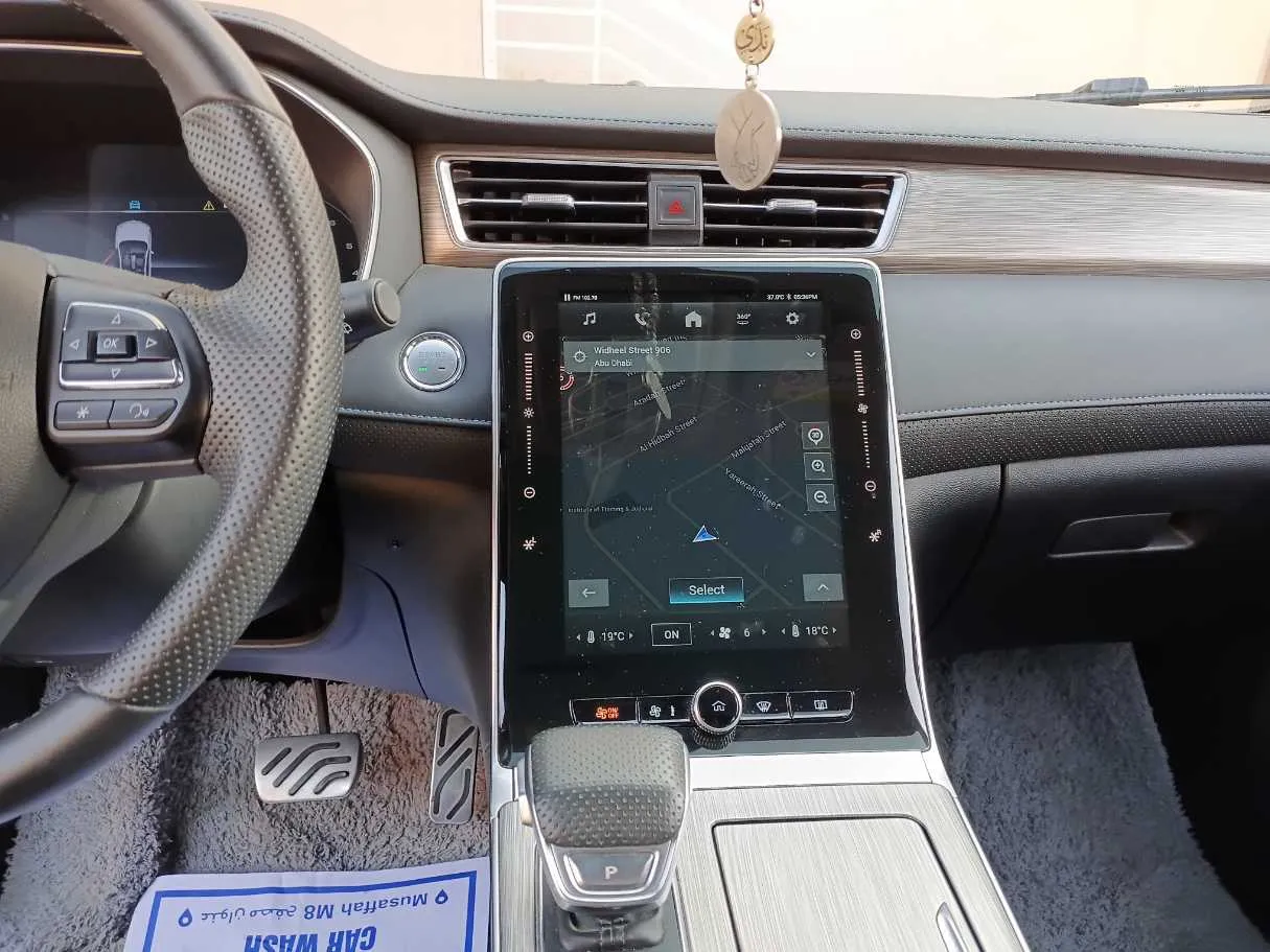 Car image 16