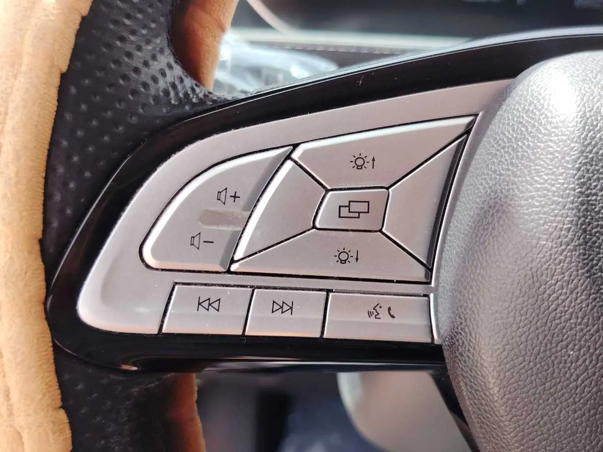 Car image 38