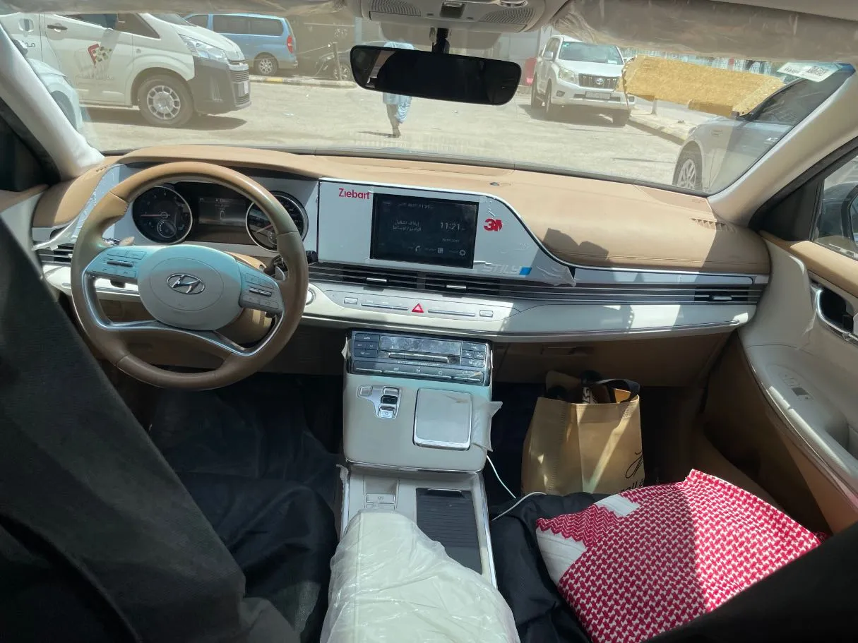 Car image 18