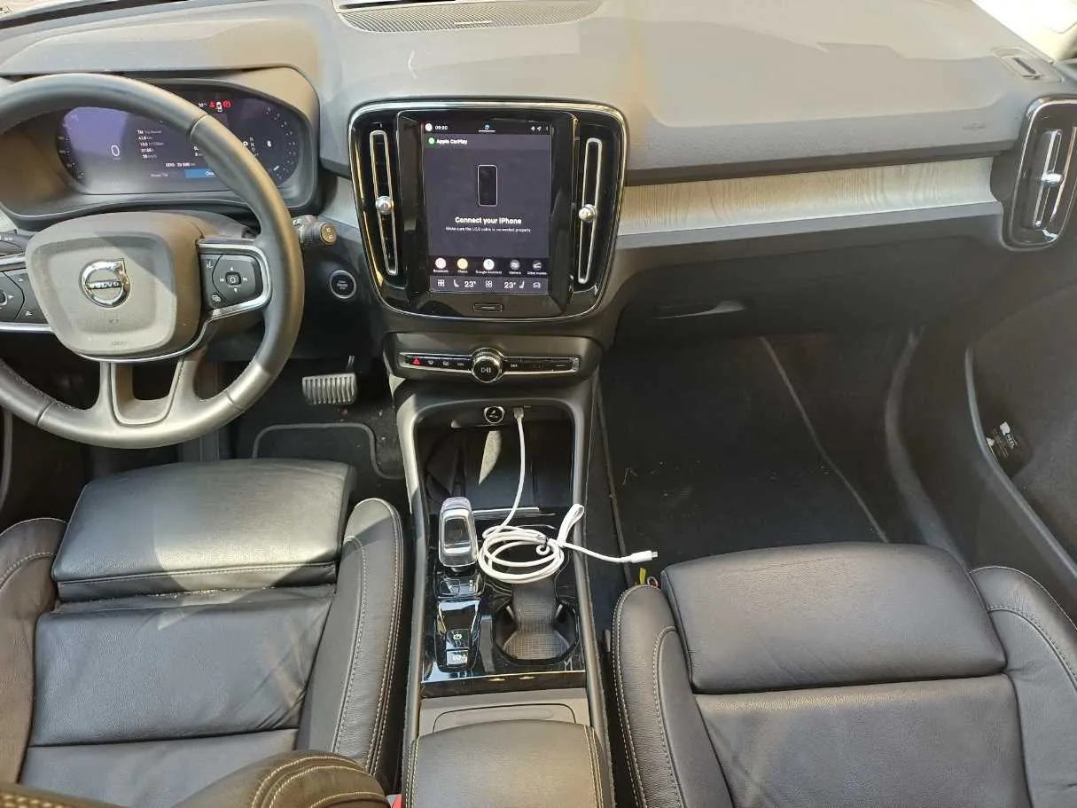 Car image 14