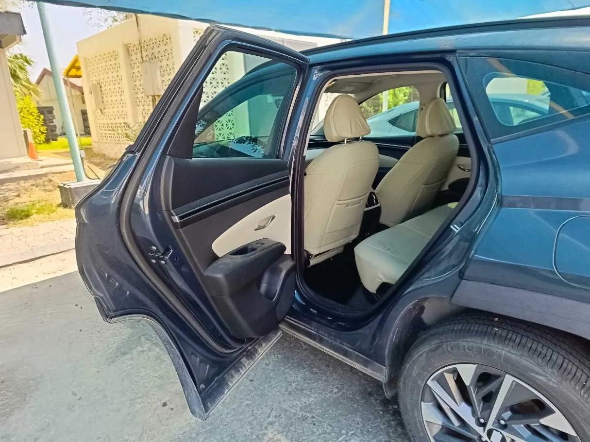 Car image 15