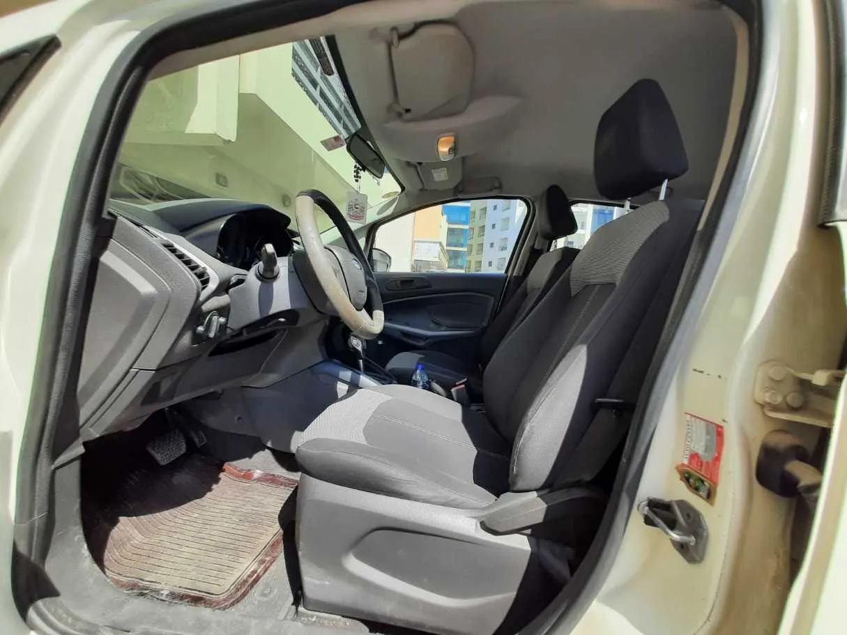 Car image 12